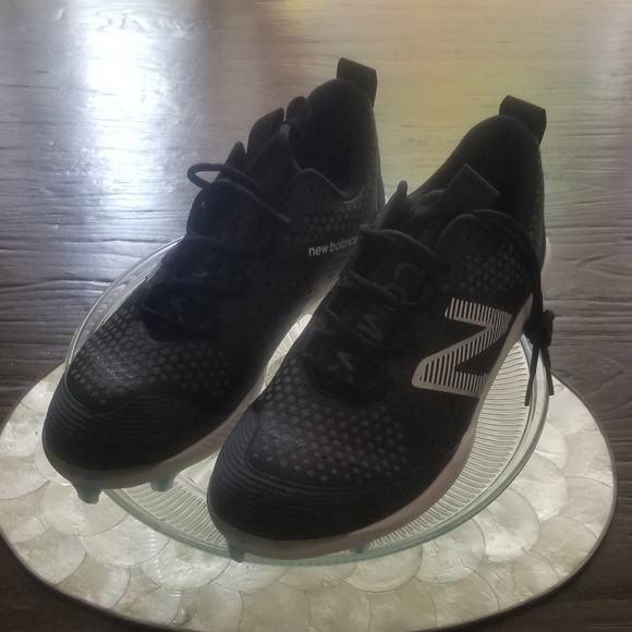 New Balance Mens size 10.5 field cleats. New in box. - Picture 4 of 5